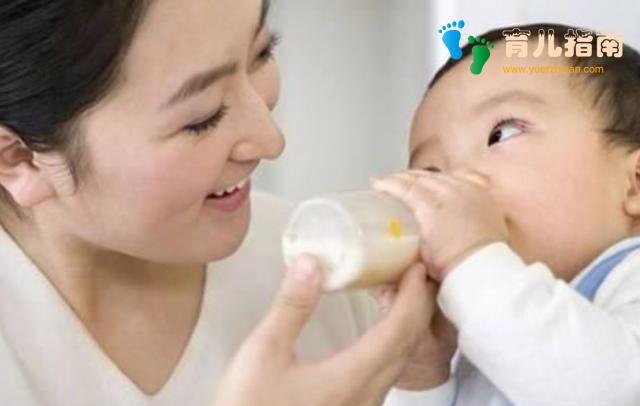 断奶的第一天宝宝没哭，宝妈却坚持不住，让人感叹当妈真不容易