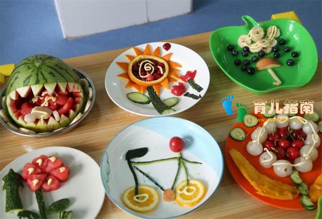 幼儿园孩子们做“水果拼盘”，老师分享了一张照片，家长却要报警