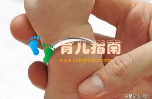给宝宝戴银首饰好还是黄金首饰好？