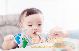 妈妈这么喂食孩子，医生怒斥后悔恨不已，添加辅食要注意