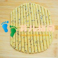 6.面团放在砧板