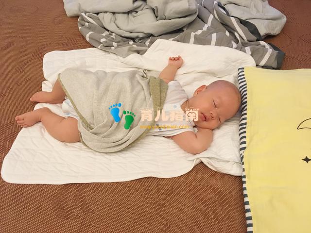 换尿不湿 换尿不湿