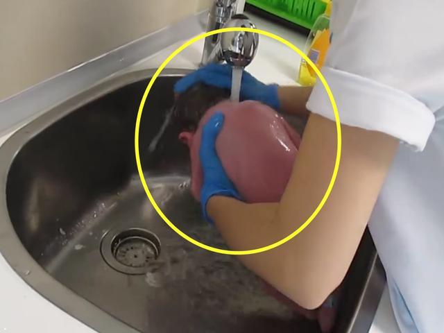 新生儿洗澡