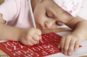 孩子是个左撇子”，必须得用右手写字吗？