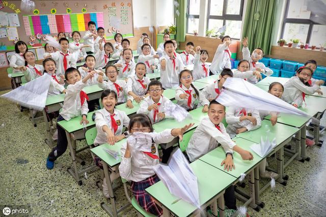 向课堂要效益，不如让学生先从喜欢你开始