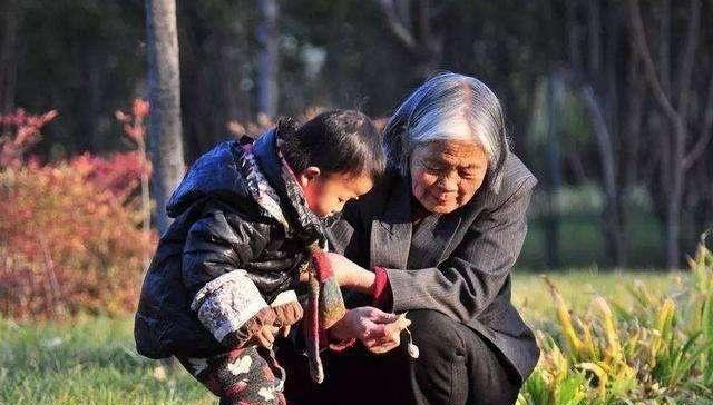 婆婆带娃 婆婆带娃