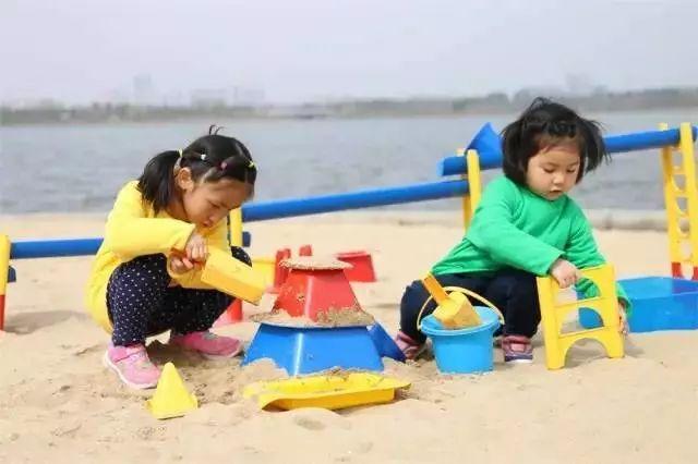 我的妈妈不讲理!”碰上不讲道理的妈妈,孩子却高兴坏了 我的妈妈不讲理!”碰上不讲道理的妈妈,孩子却高兴坏了