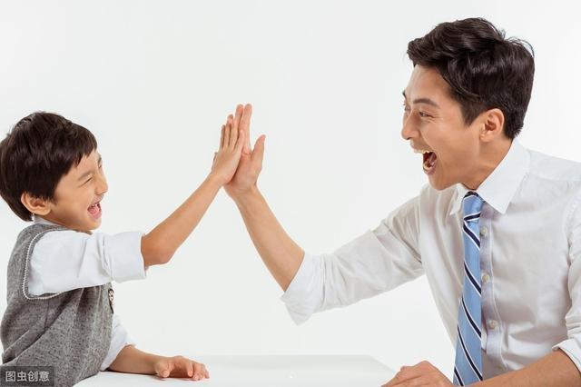 有自卑情结的父母，如何才能培养出一自信孩子？自我成长是关键！
