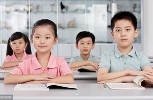 孩子不适应小学环境，父母可以适当激励，缓解孩子的抵触情绪