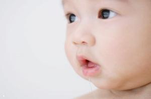 想让娃长大后，脸型更好看，妈妈应该让孩子这样睡