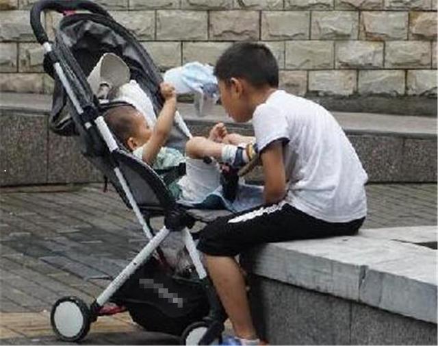 袖手旁观 袖手旁观