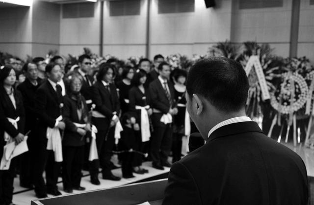 除了葬礼以外，这4种场合不宜带孩子去，并非迷信，是有科学依据
