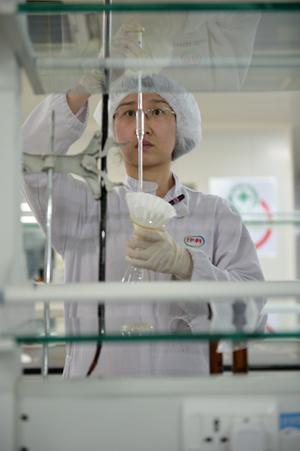 伊利金装中老年奶粉