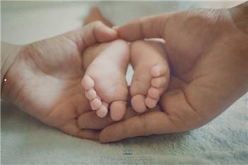 别担心 baby吐奶很正常