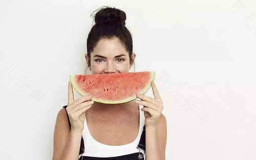 吃水果 孩子也得留神