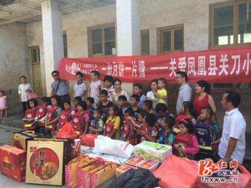 温暖传递——与留守儿童同享母爱
