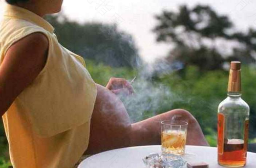 孕妈妈吸烟喝酒有哪些危害