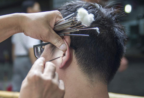 不要用棉签清理宝宝的耳道 不要用棉签清理宝宝的耳道