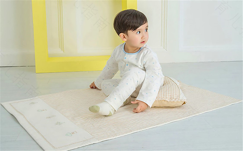 如何训练宝宝夜间不尿床