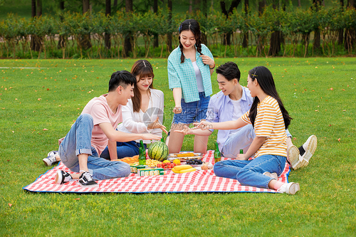 和朋友的野餐聚会可以这样进行
