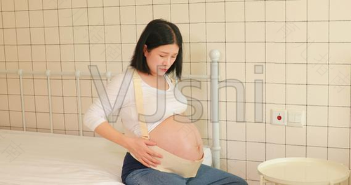 怀孕期间，请给肚子一个托”