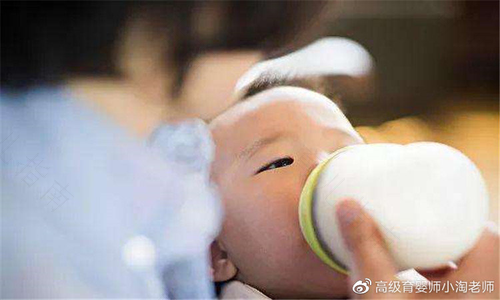 每天妈妈哺喂宝宝多少次合适