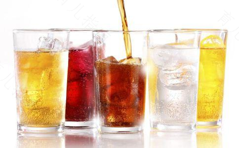 夏季保健:多喝淡茶少喝维生素饮料 夏季保健:多喝淡茶少喝维生素饮料