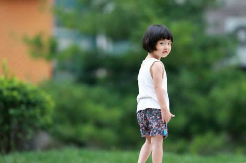 给儿童拍照要会调动人物的表情和情感 给儿童拍照要会调动人物的表情和情感