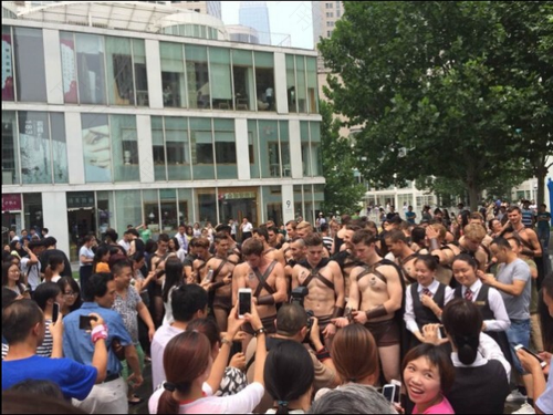 继“北京斯巴达” 大批外国人“围攻”羊城