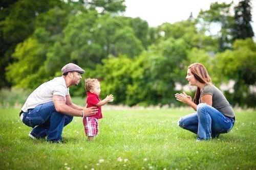 父母教宝宝学走路必读小手册 父母教宝宝学走路必读小手册