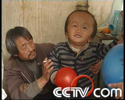 湖南再现“大头娃娃”，坑娃不浅的还有这件事