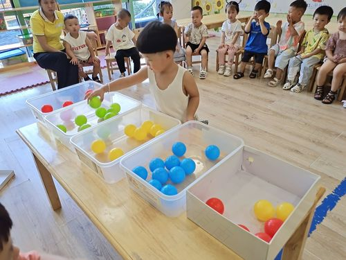 如何培养幼儿分辨颜色的能力
