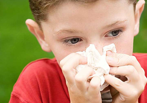 发烧流鼻涕流鼻血怎么回事 发烧流鼻涕流鼻血怎么回事