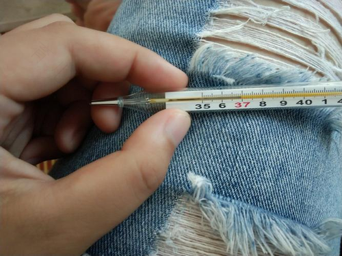 体温3738度正常吗