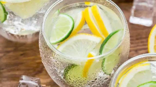 半夜呕吐酸水怎么办 半夜呕吐酸水怎么办