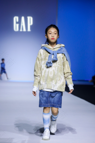TY携时尚萌娃亮相KIDS WEAR上海时装周
