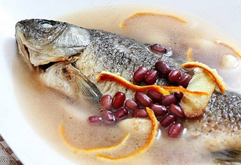 咳嗽不能吃鲫鱼汤吗 咳嗽不能吃鲫鱼汤吗