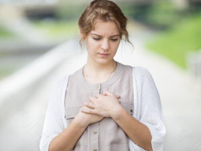 女人为什么有时候胸会胀痛