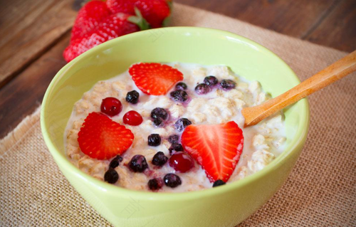 拉肚子能不能吃麦片粥 拉肚子能不能吃麦片粥