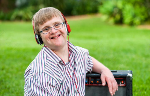 唐氏综合症为啥长得都一样 唐氏综合症为啥长得都一样