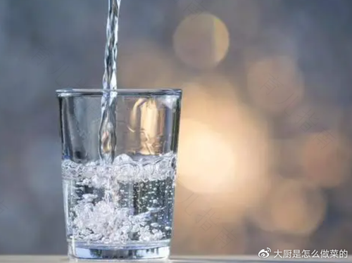 感冒嗓子疼喝盐水有什么作用 感冒嗓子疼喝盐水有什么作用