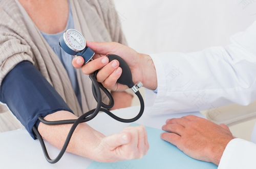 晚上八点血压高是怎么回事 晚上八点血压高是怎么回事