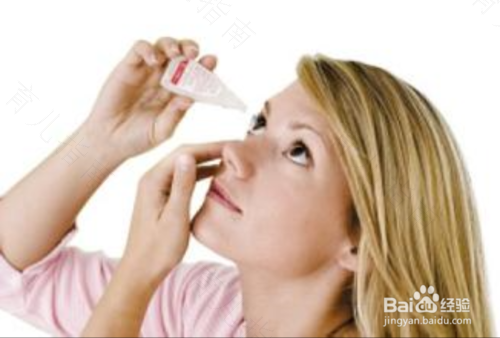 妈妈怎样给新生儿滴眼药水