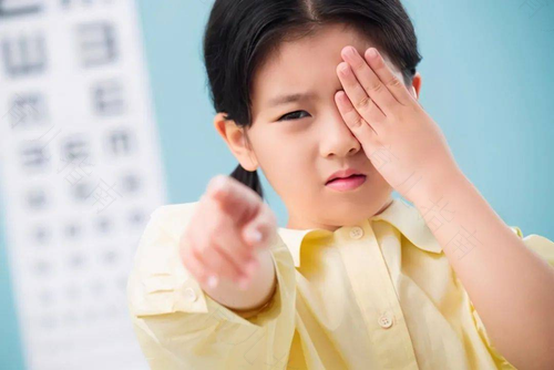 电子产品齐扎堆 幼儿视力麻烦多