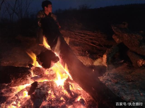 老年人烤火易出现上火的现象
