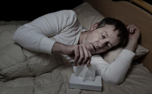 感冒了夜间盗汗是怎么回事 感冒了夜间盗汗是怎么回事