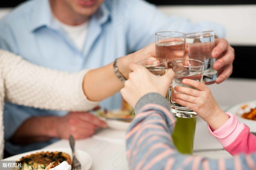 高血压是不是不能喝酒了 高血压是不是不能喝酒了