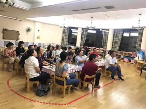 与孩子沟通如何召开家庭会议