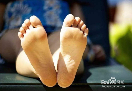 小孩脚臭怎么治疗 小孩脚臭怎么治疗