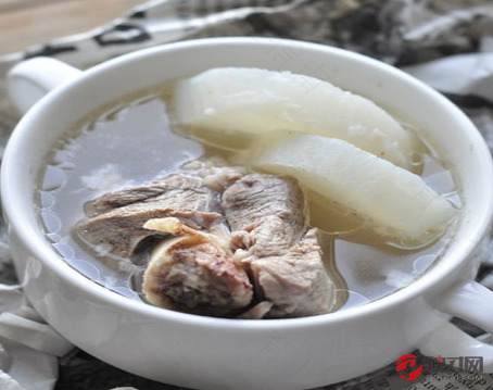 感冒发烧能吃萝卜汤吗 感冒发烧能吃萝卜汤吗